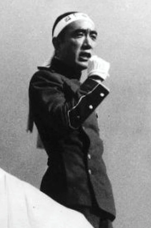 Yukio Mishima puhumassa Ichigayan tukikohdassa 25. marraskuuta 1970